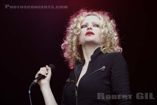 GOLDFRAPP - 2005-08-26 - SAINT CLOUD - Domaine National - Scene de la Cascade - 